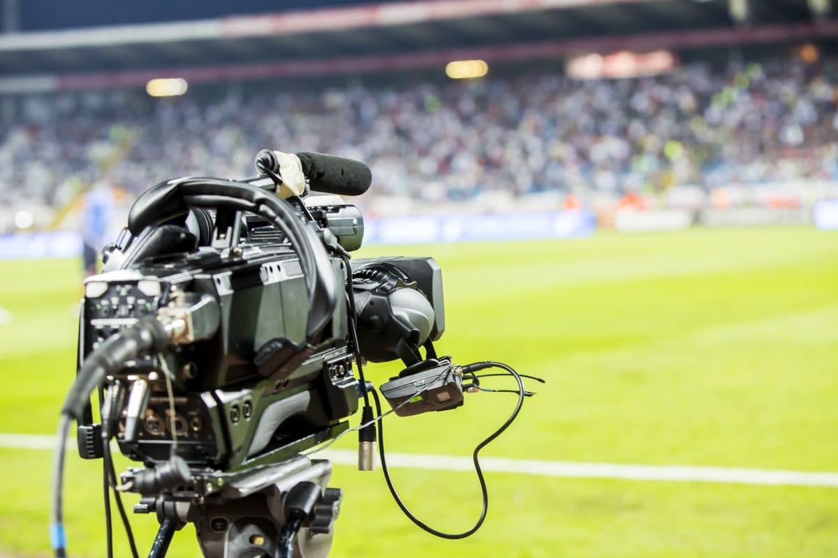 Fußball-Reporterin live im TV sexuell belästigt