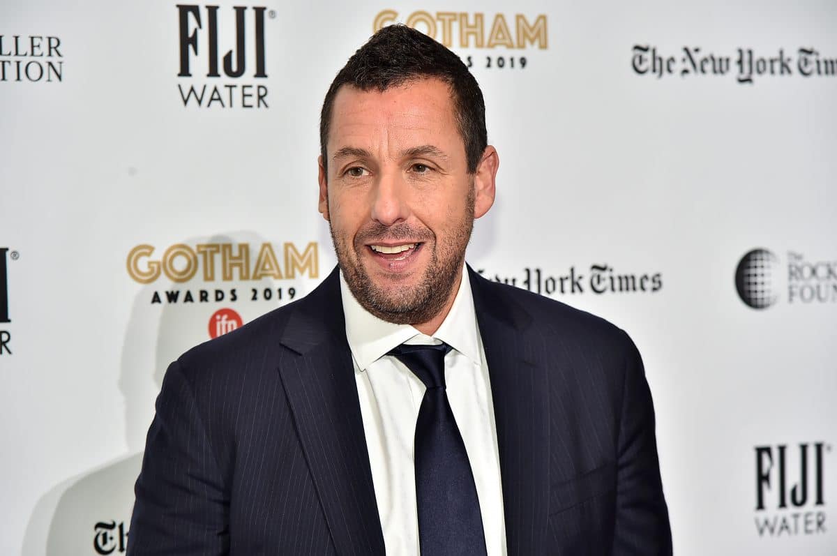 Laut Google-Suche ist Adam Sandler die Fashion-Ikone des Jahres