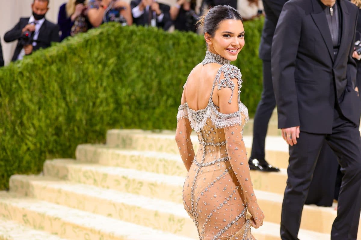 Heißer Trend: Diese 5 It-Girls zeigen sich jetzt im „Naked-Dress“