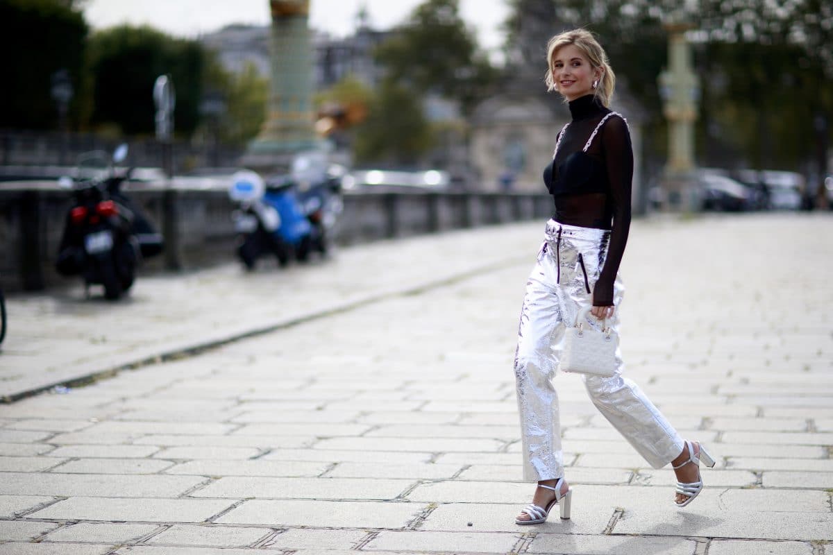 Metallic-Pants: 5 Arten, die neuen Trend-Hosen zu stylen