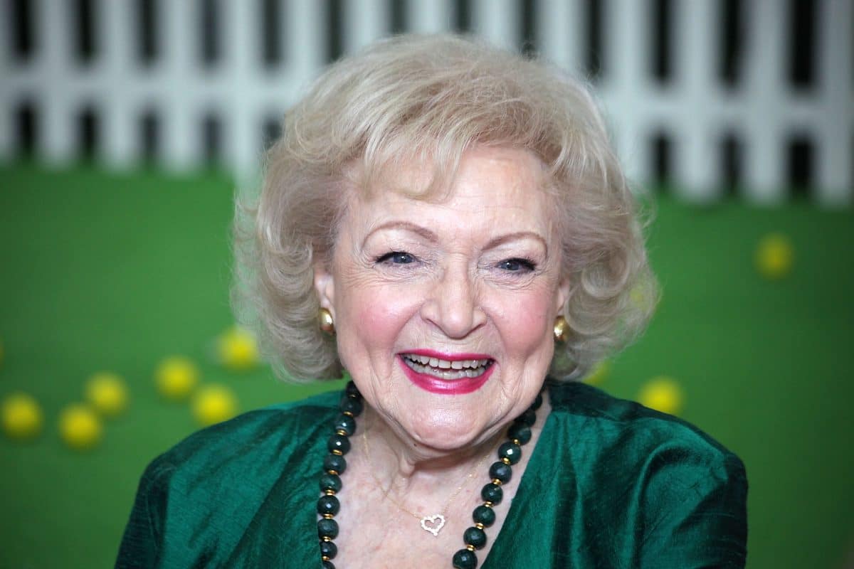 Betty White: Ihr Agent weist Gerüchte zurück, dass sie an der Booster-Impfung gestorben sei