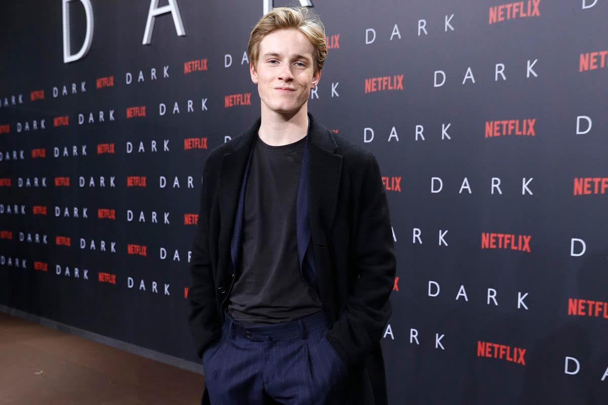 „Dark“-Star Louis Hofmann ist zurück und spielt in neuer Netflix-Serie mit