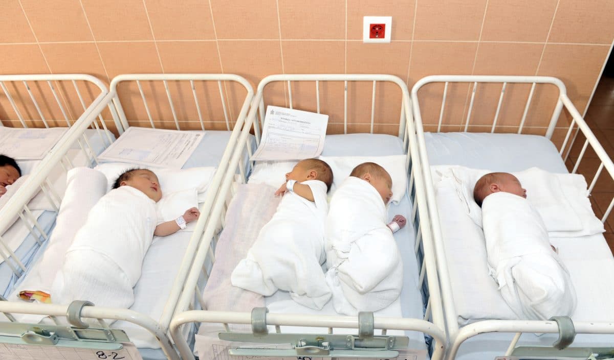 DNA-Ahnenforschungs-Kit enthüllt: Diese Frauen wurden bei der Geburt vertauscht