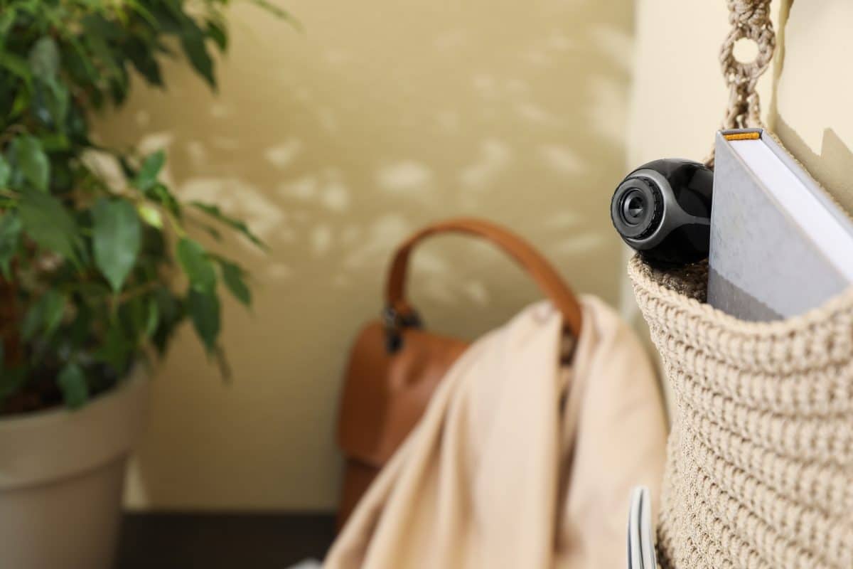 Laut Ex-Hacker: So erkennt ihr versteckte Kameras in eurem Airbnb