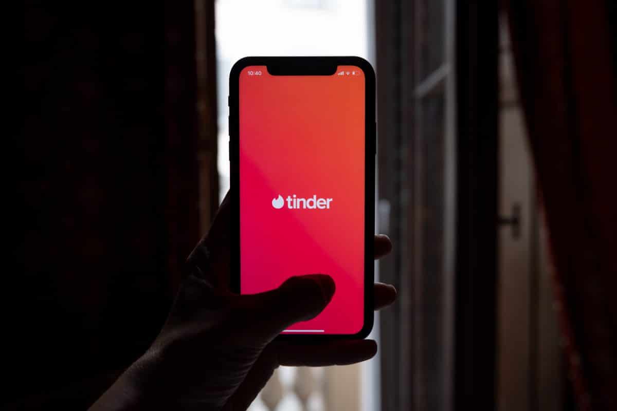 Zensur ausgetrickst: Anonymous informiert über Ukraine-Krieg auf Tinder