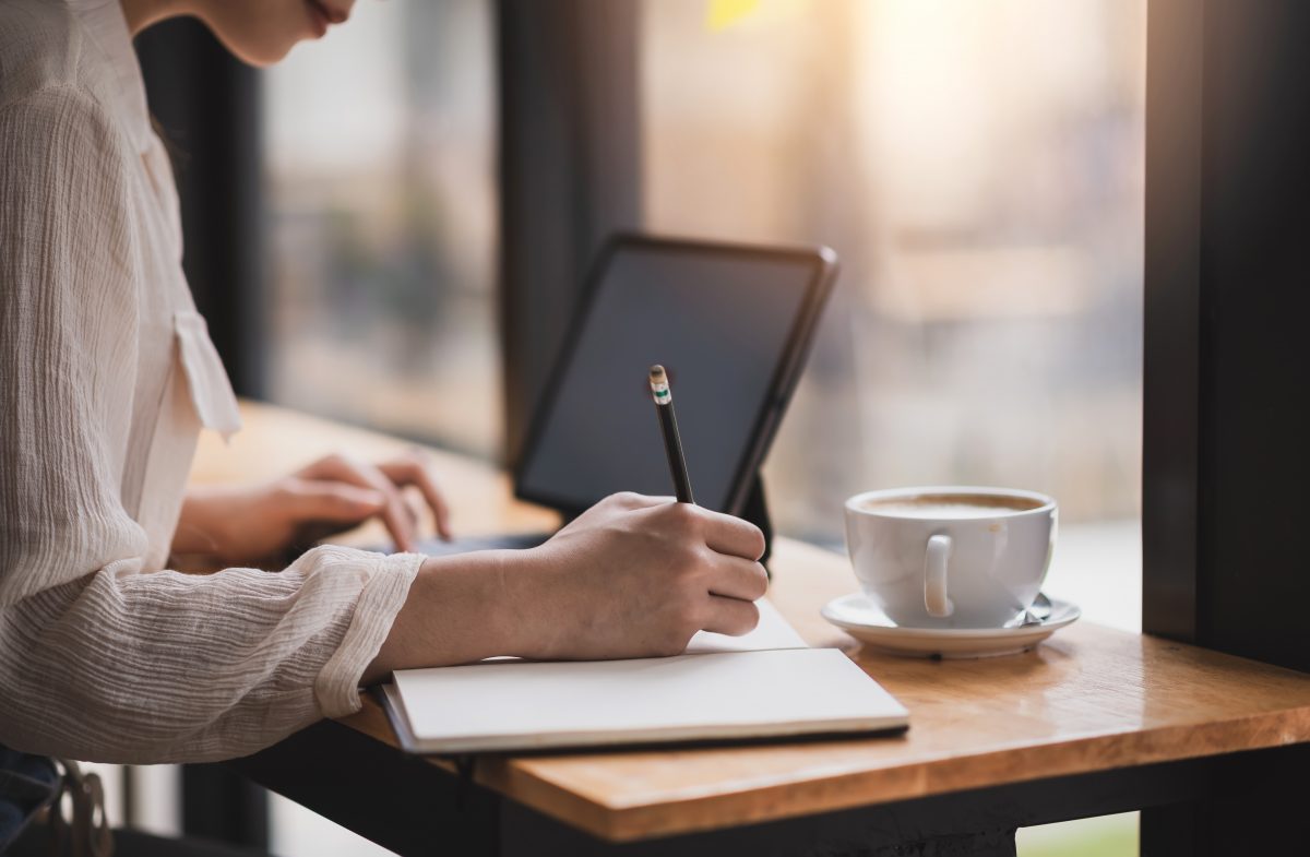 Japan: Dieses Anti-Prokrastinier-Café darfst du erst verlassen, wenn deine Aufgaben erledigt sind