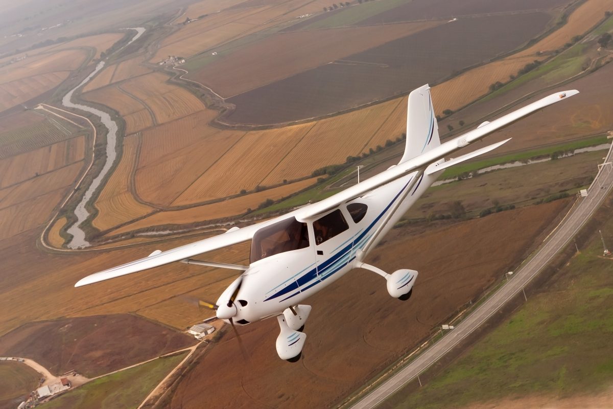 YouTuber springt aus Flugzeug und verursacht absichtlich Flugzeugabsturz für mehr Klicks