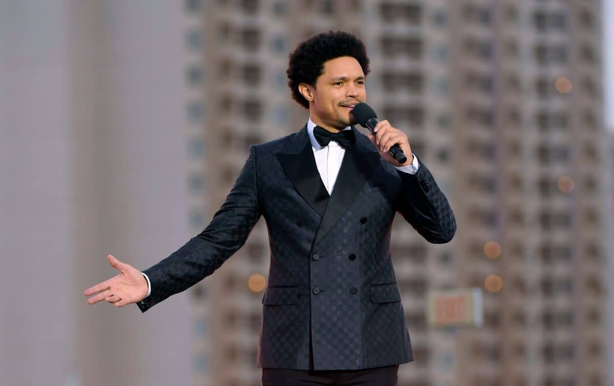 Grammys 2022: Trevor Noah startet mit Seitenhieb auf Will Smith in die Verleihung