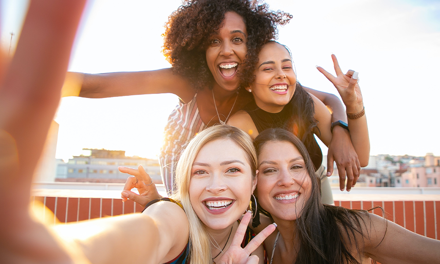 Sunshine Gold: Mit diesen 5 Tipps gelingt dir jedes Selfie