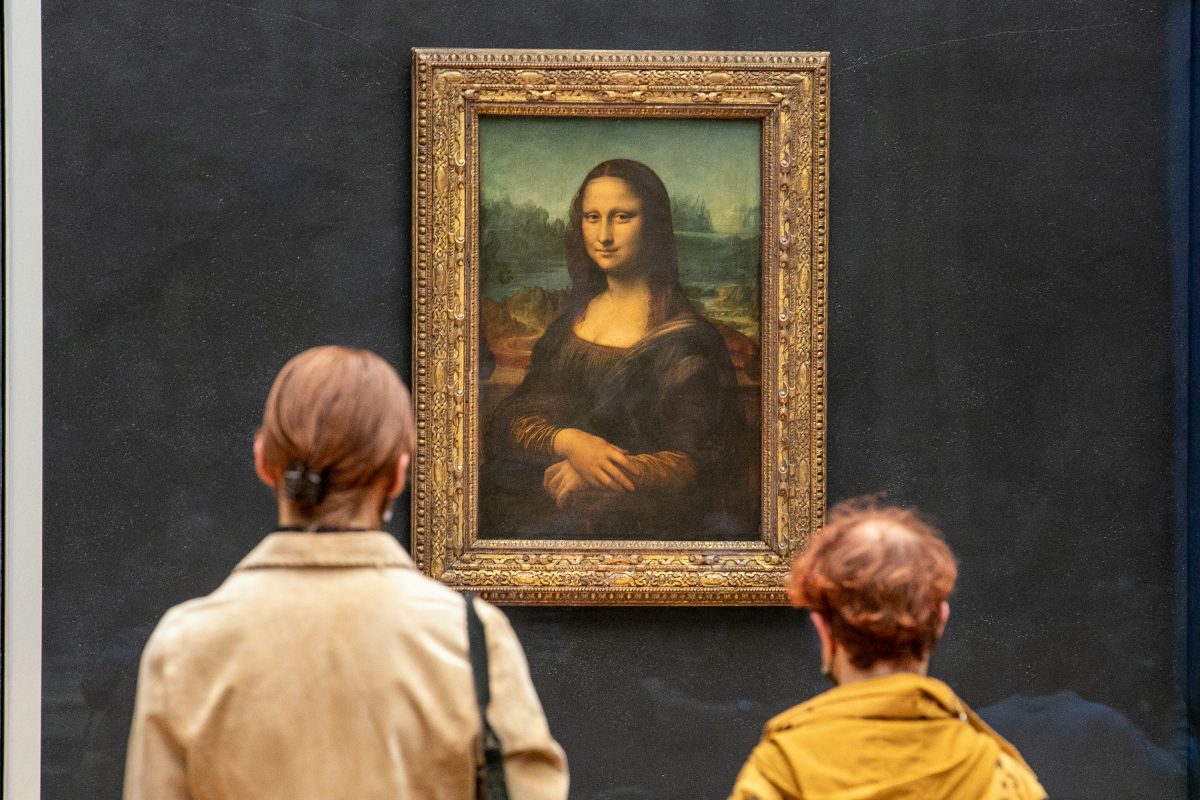 Als Frau verkleideter Mann beschmiert „Mona Lisa“ in Louvre mit Torte