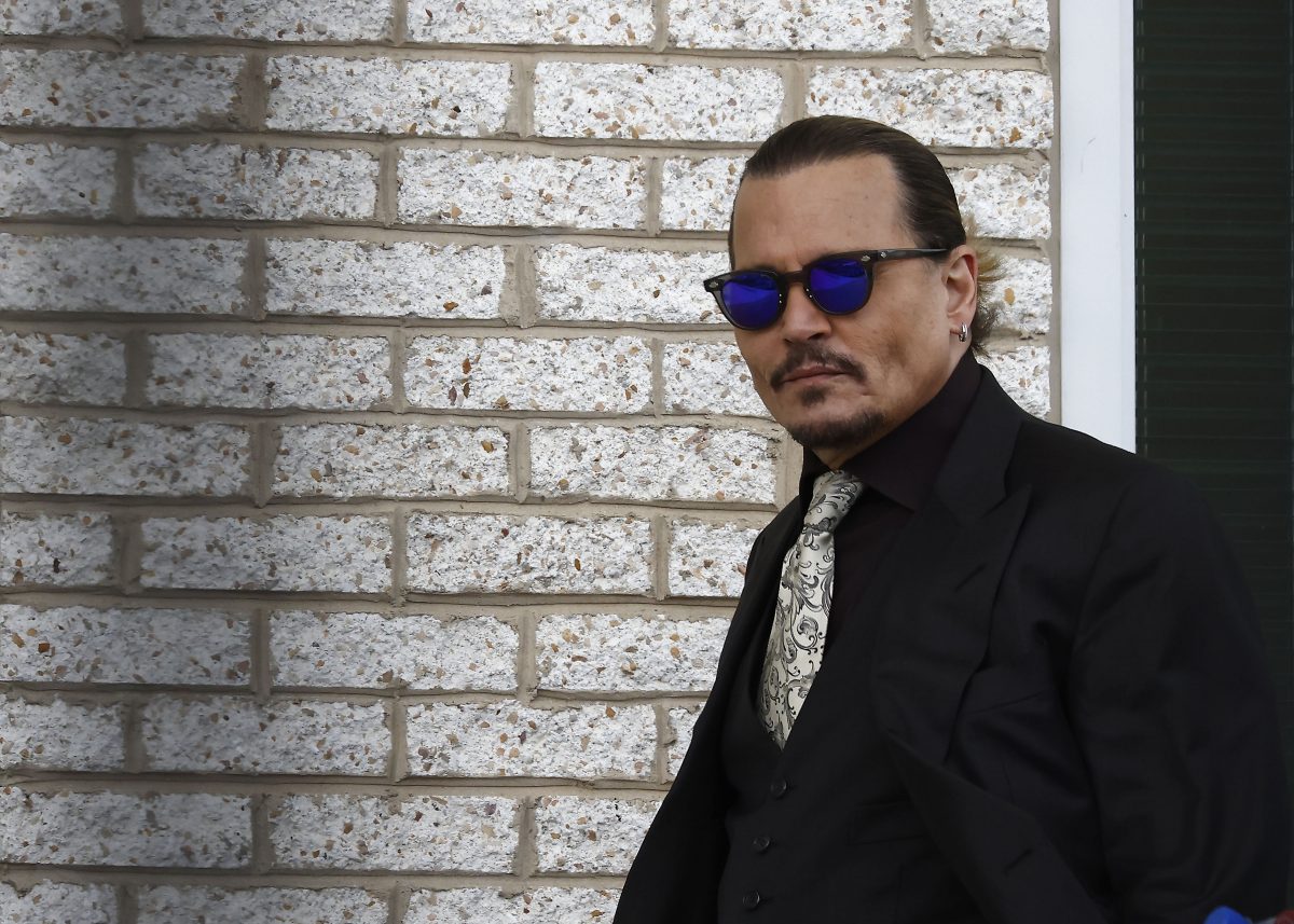 Bizarre Szenen bei „Depp vs. Heard“-Prozess: Frau behauptet, Johnny Depp sei der Vater ihres Kindes