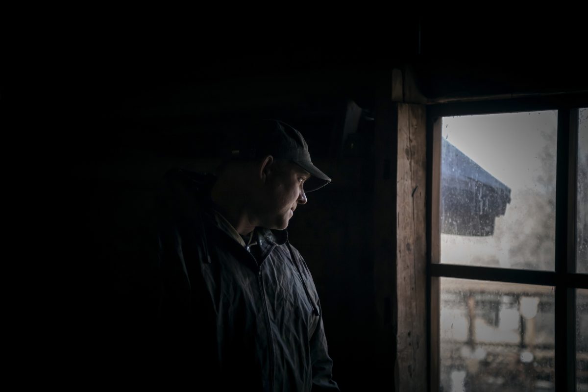 TikTokerin erwischt „gruseligen“ Mann, der in ihr Fenster starrt – Video geht viral