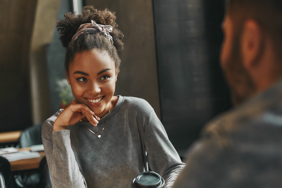 Diese drei Sternzeichen können einem kleinen Flirt nicht widerstehen