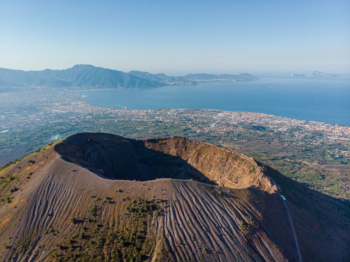 Italien: Tourist stürzt in Vulkan, weil er sein Smartphone retten wollte