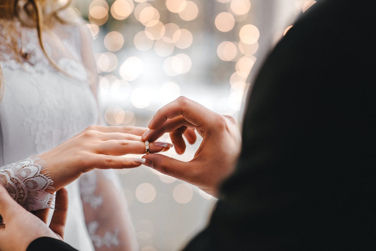Braut geht fremd: Bräutigam zeigt ihr Sextape auf eigener Hochzeit