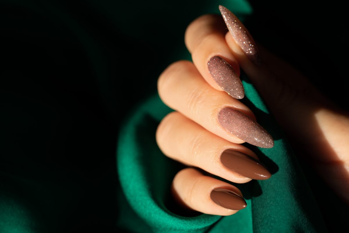 „Chocolate Glazed Donut Nails“ ist der heißeste Nageltrend in diesem Herbst