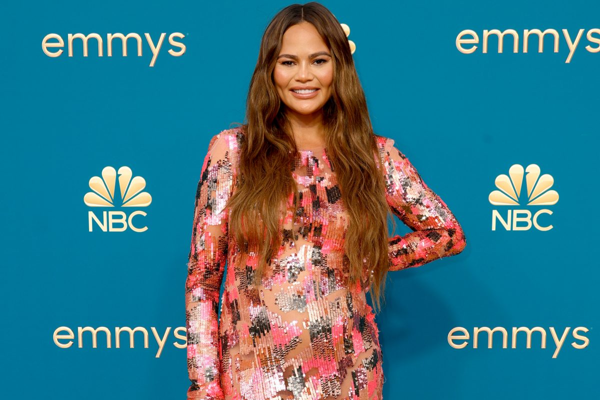 Chrissy Teigen: Fehlgeburt war eigentlich Abtreibung, um ihr Leben zu retten