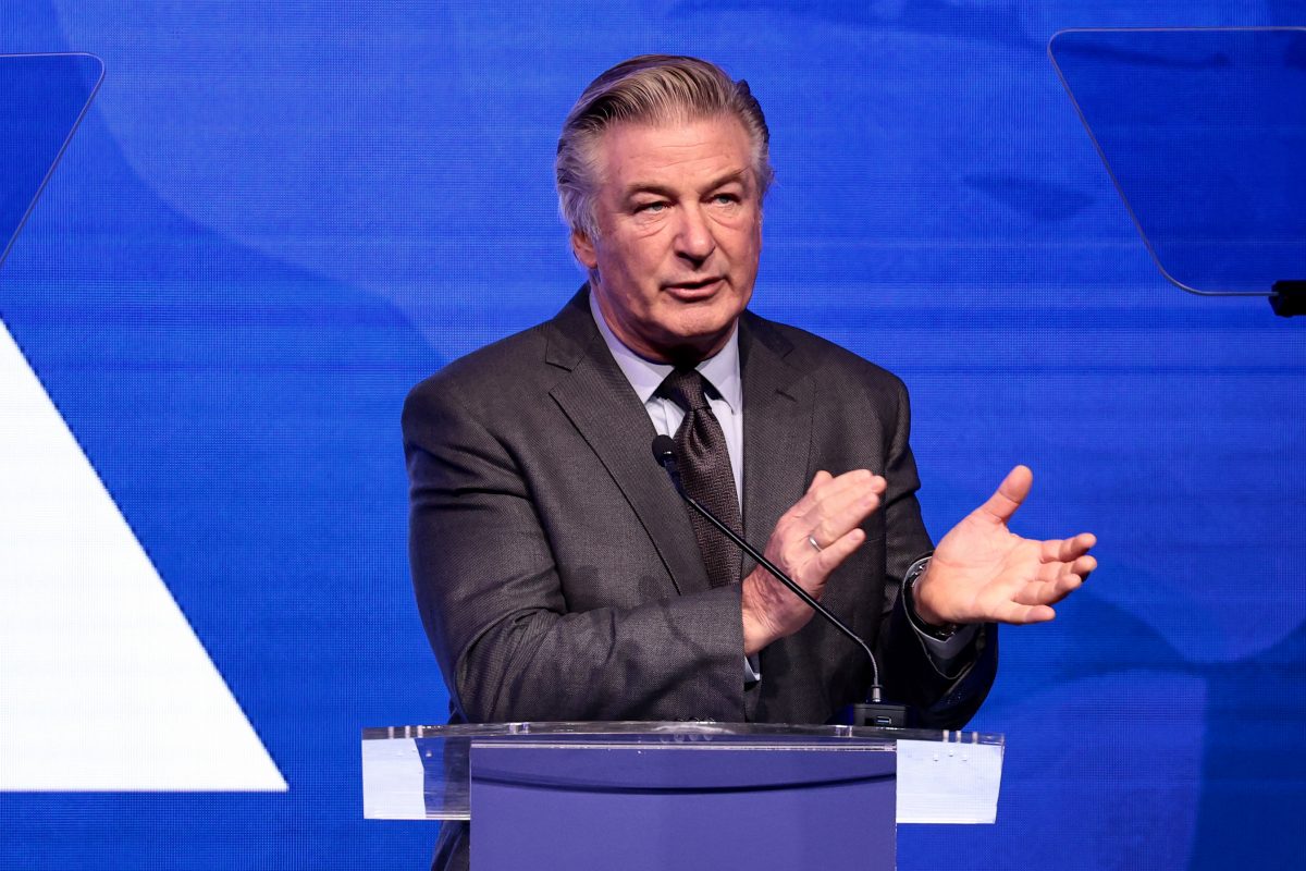 Alec Baldwin und Halyna Hutchins Familie einigen sich – „Rust“-Dreh wird fortgesetzt