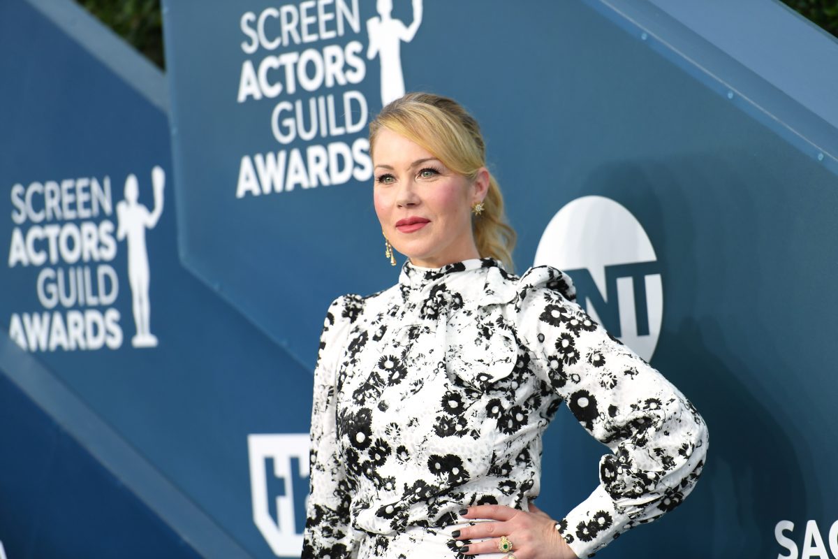 Christina Applegate spricht über MS-Erkrankung: „Kann nicht ohne Stock gehen“