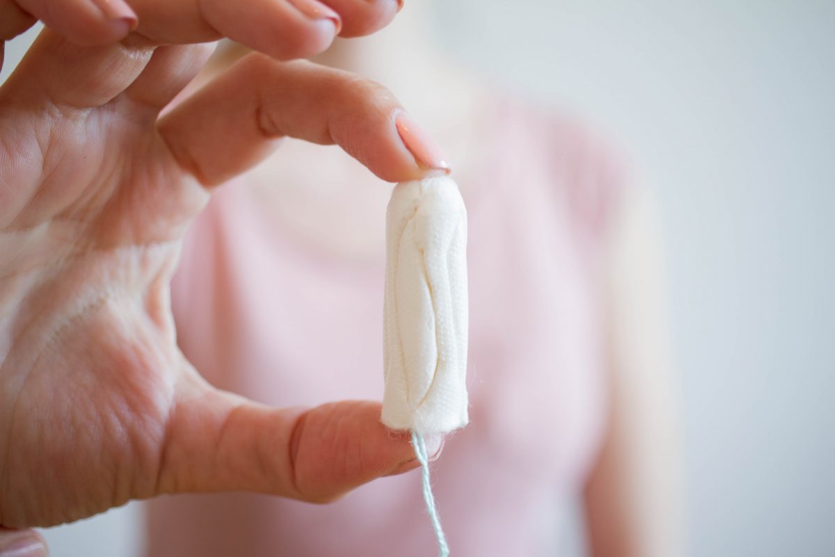 Tampon steckt drei Monate in Körper fest – Frau stirbt fast