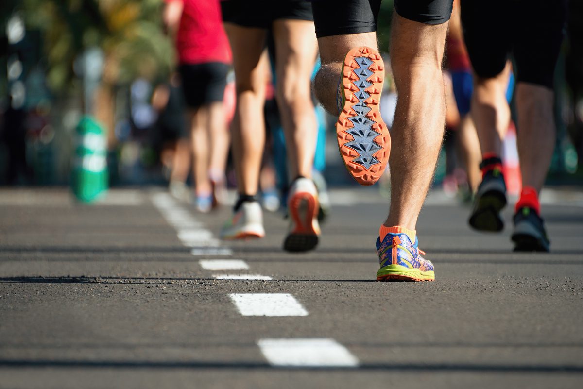 Mann läuft Marathon rauchend – und das in beeindruckender Zeit