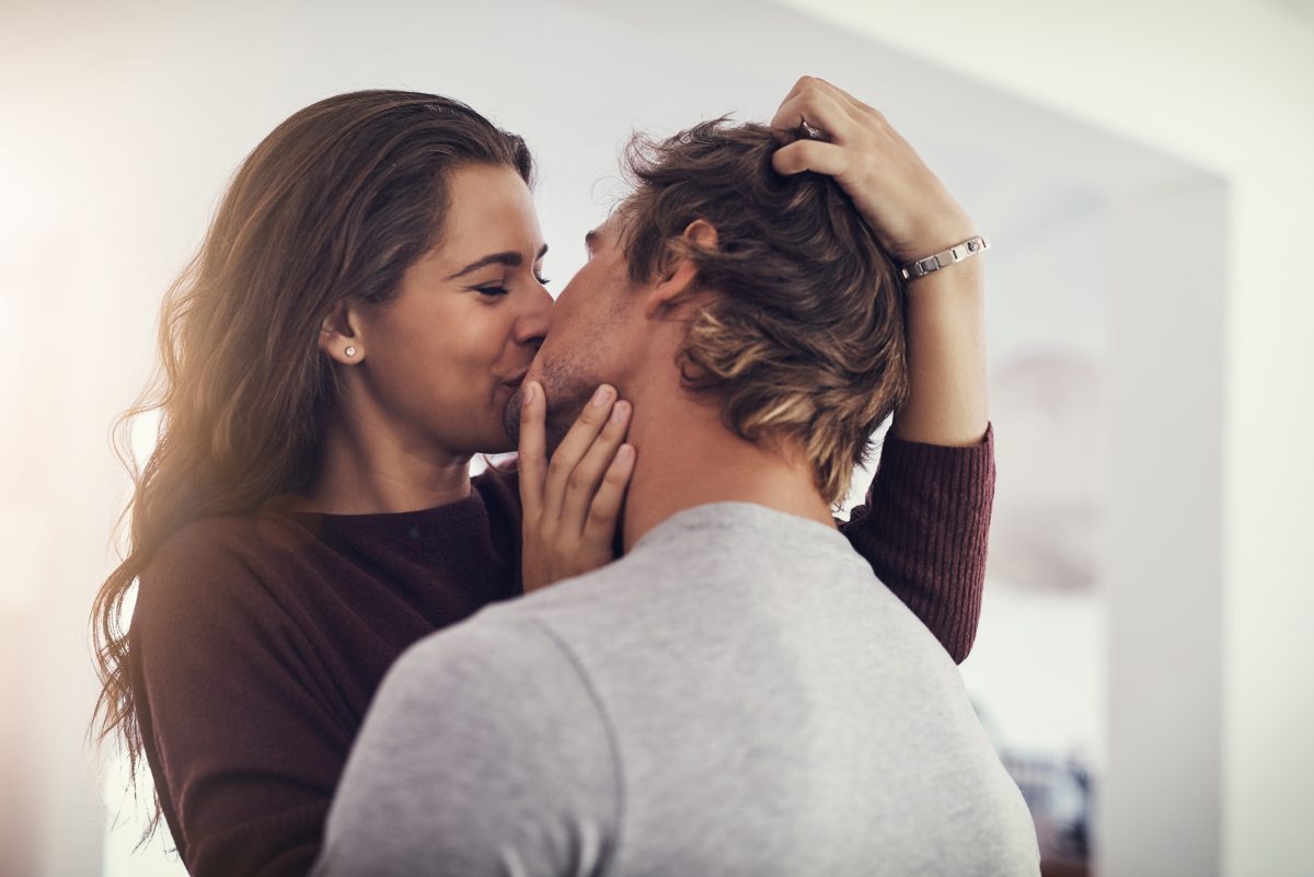 Laut Wissenschaft: So lange dauert der perfekte Kuss