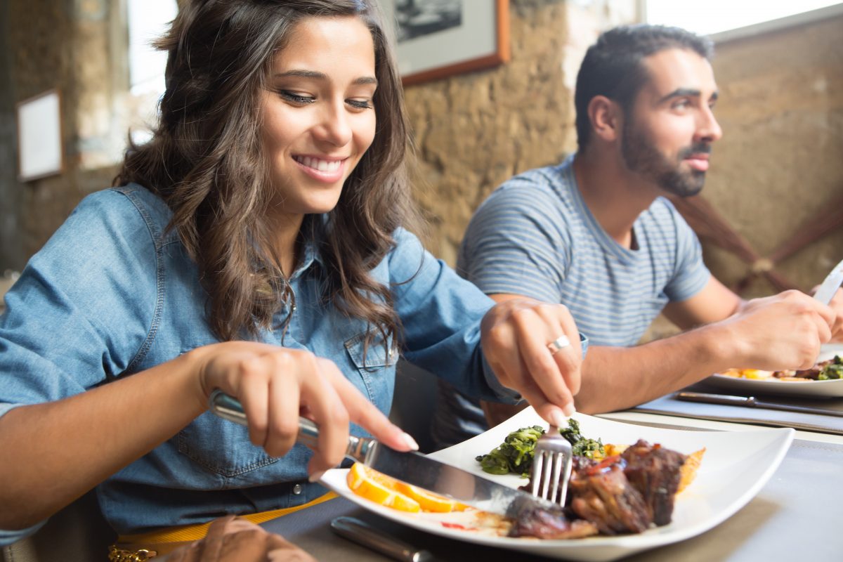 Frau geht auf bis zu sechs Dates pro Woche – um Geld für Lebensmittel zu sparen