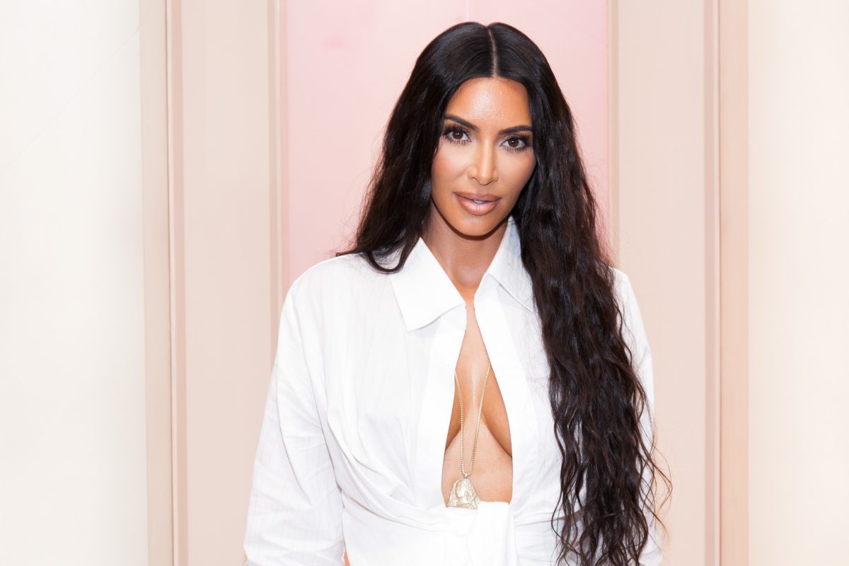 Ex-Angestellter behauptet: Kim Kardashian inszenierte Angriff auf dem Red Carpet, um in die Schlagzeilen zu kommen