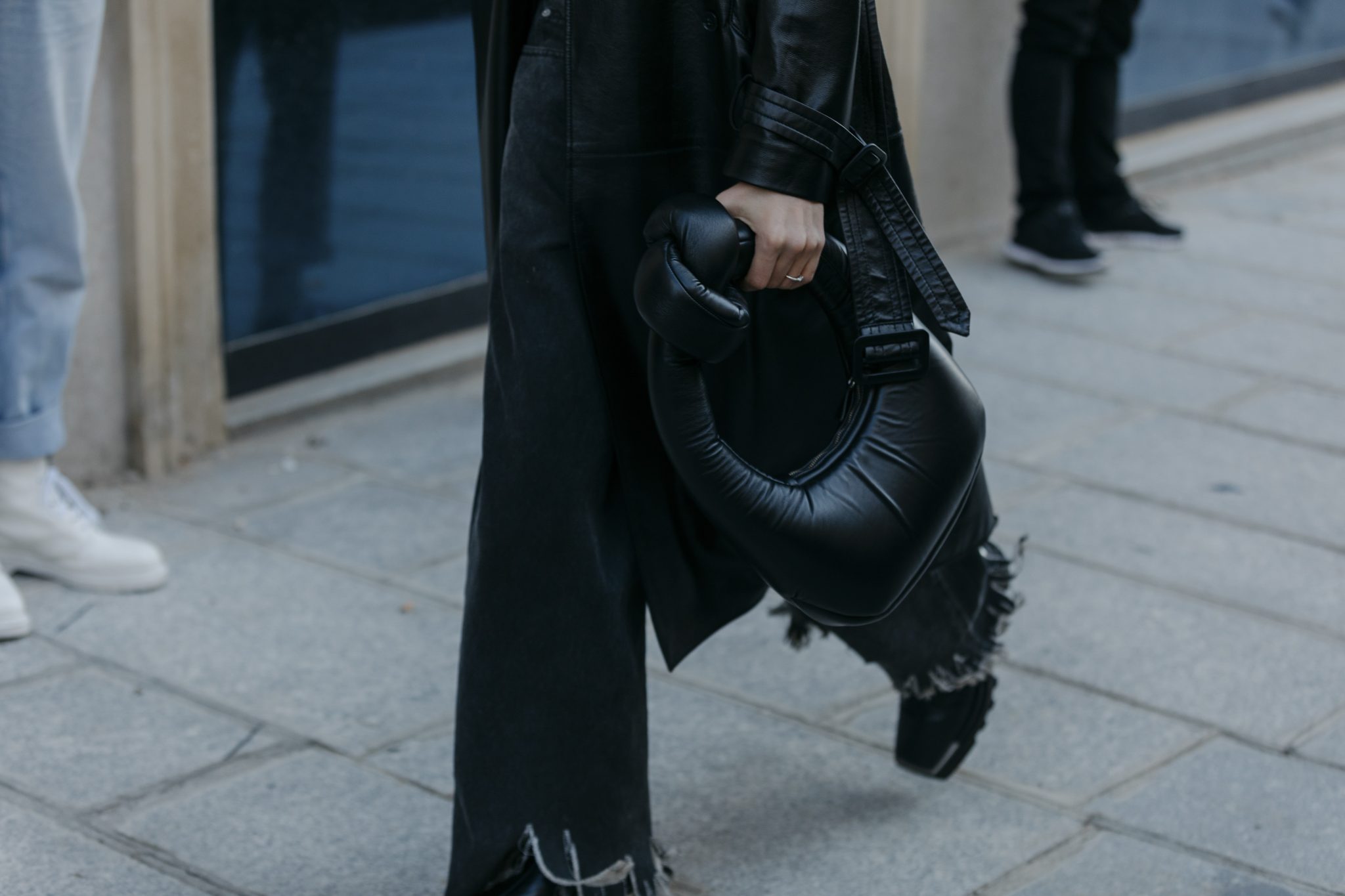 Schwarze Hose Drei Looks, die sich mit diesem TrendPiece stylen lassen
