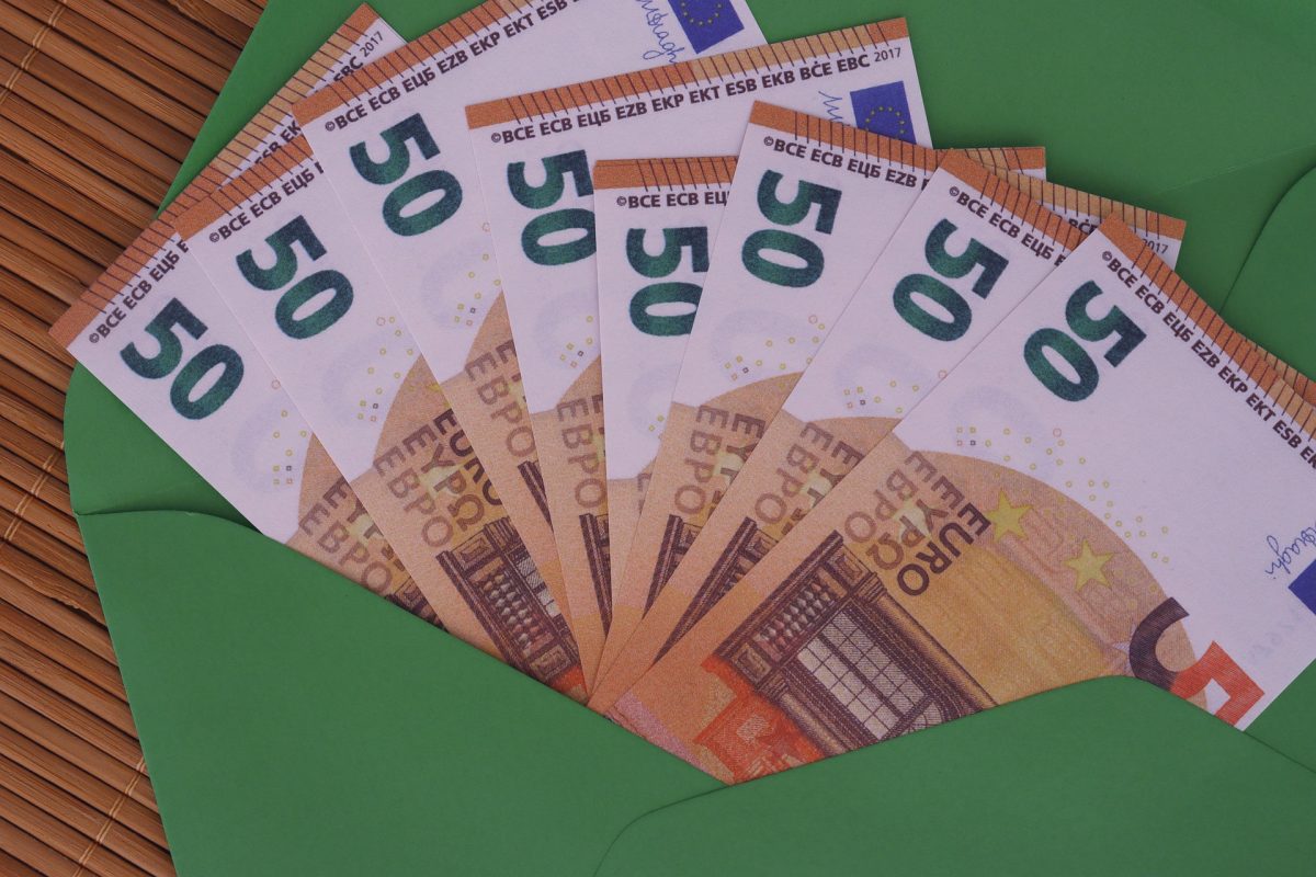 Viraler Spar-Hack: Wie Briefumschläge helfen, Tausende Euro zu sparen