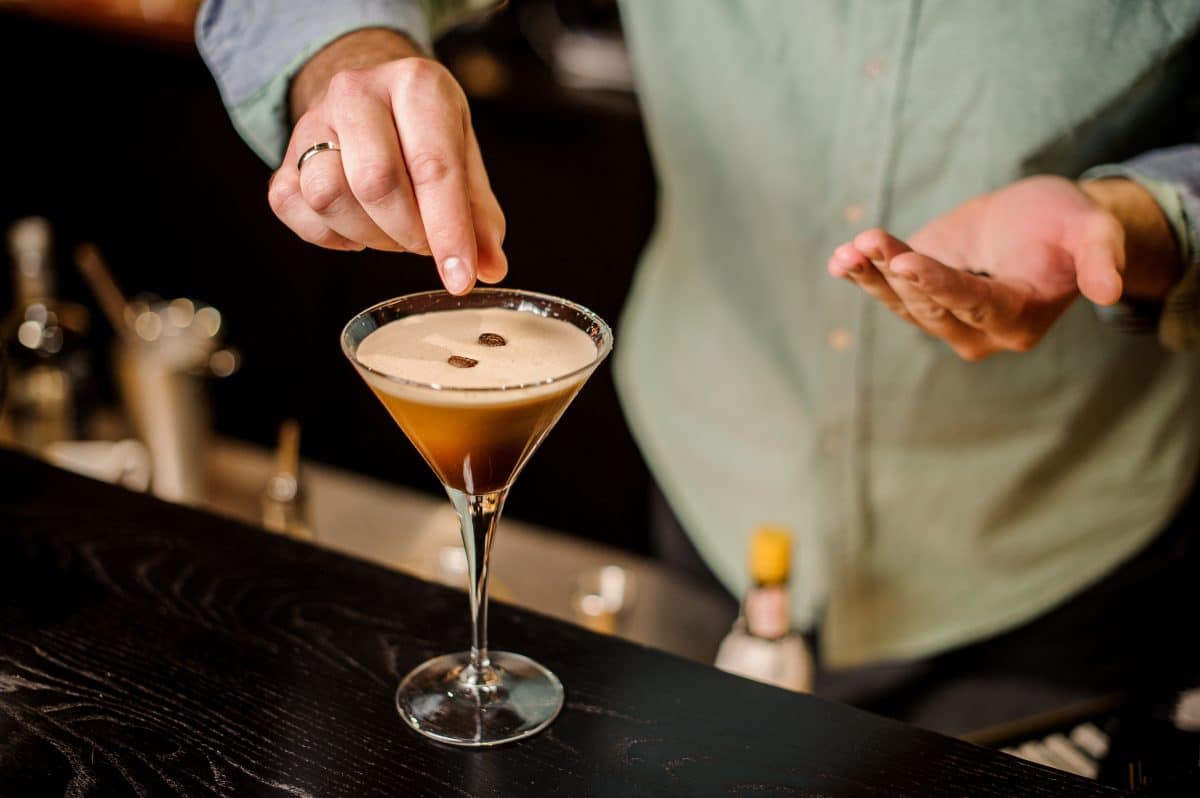 Darum trinken wir jetzt Espresso Martini mit einem Hauch Parmesan