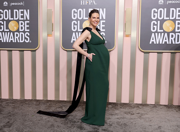 Hilary Swank ist Mutter geworden und teilt Bilder ihrer Zwillinge