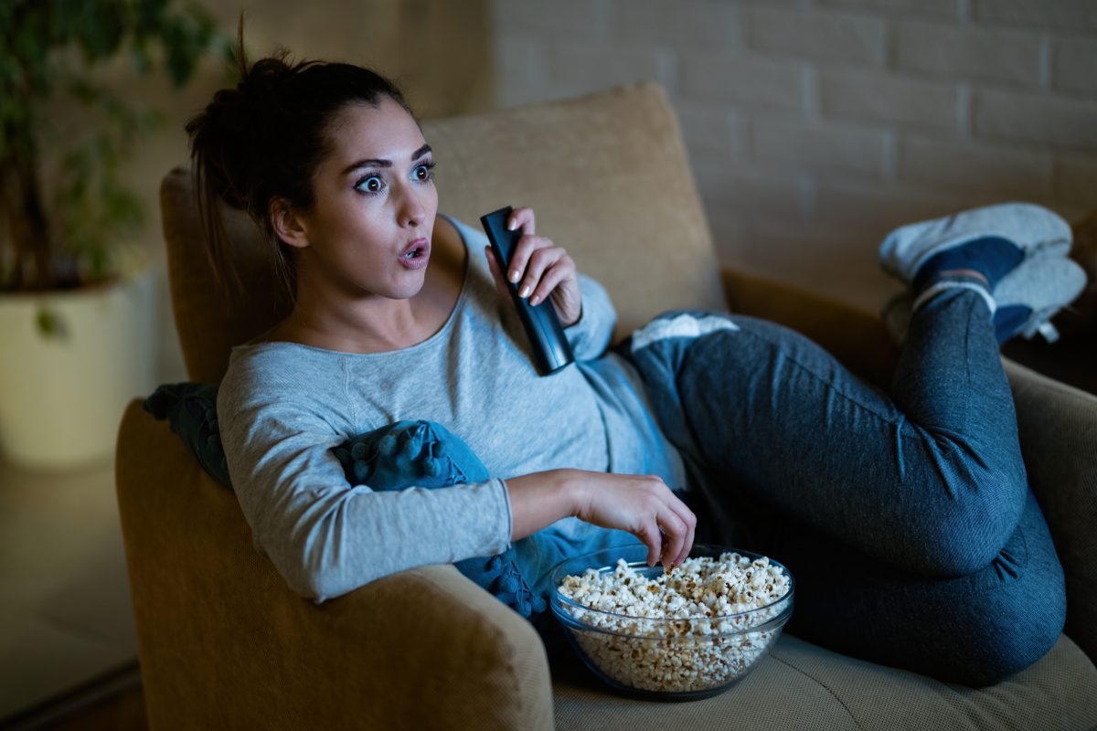 Diese Sternzeichen können nicht anders: Sie müssen Serien durchbingen