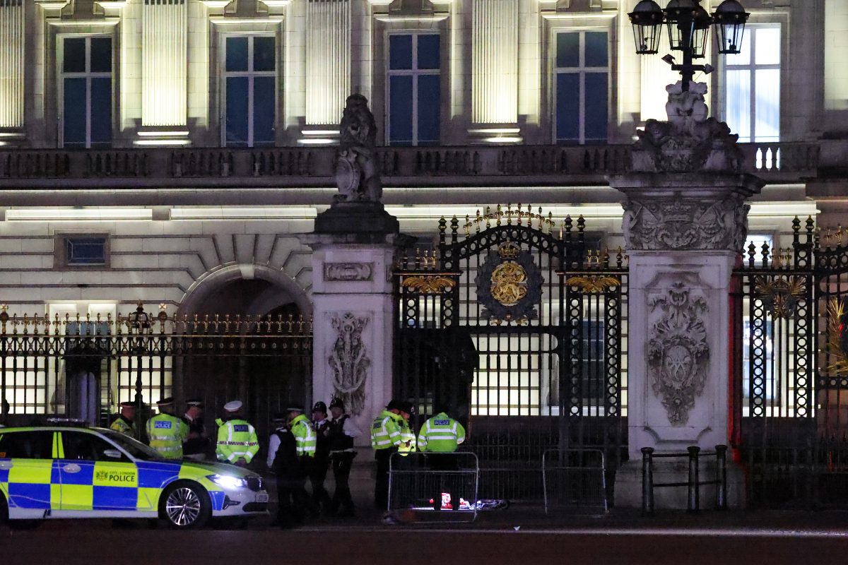 Tage vor Krönung: Festnahme und kontrollierte Explosion nahe Buckingham-Palast