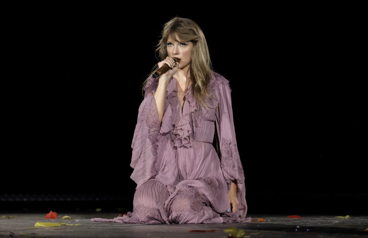 Taylor-Swift-Fan versucht getragene Kontaktlinsen für 10.000 Dollar zu verkaufen: „Haben die Eras-Tour gesehen“