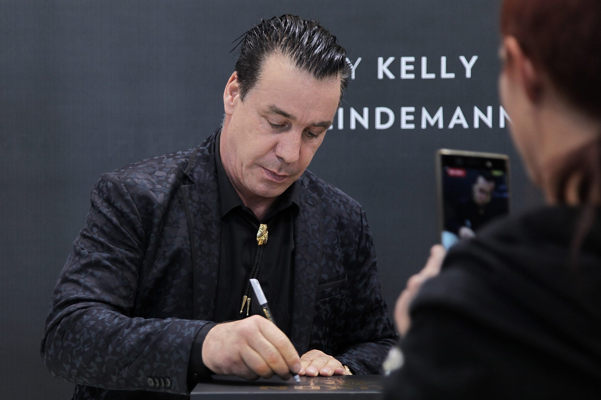 Vorw-rfe-gegen-Till-Lindemann-Influencerin-Kayla-Shyx-erz-hlt-was-wirklich-bei-den-Aftershow-Partys-passiert-ist