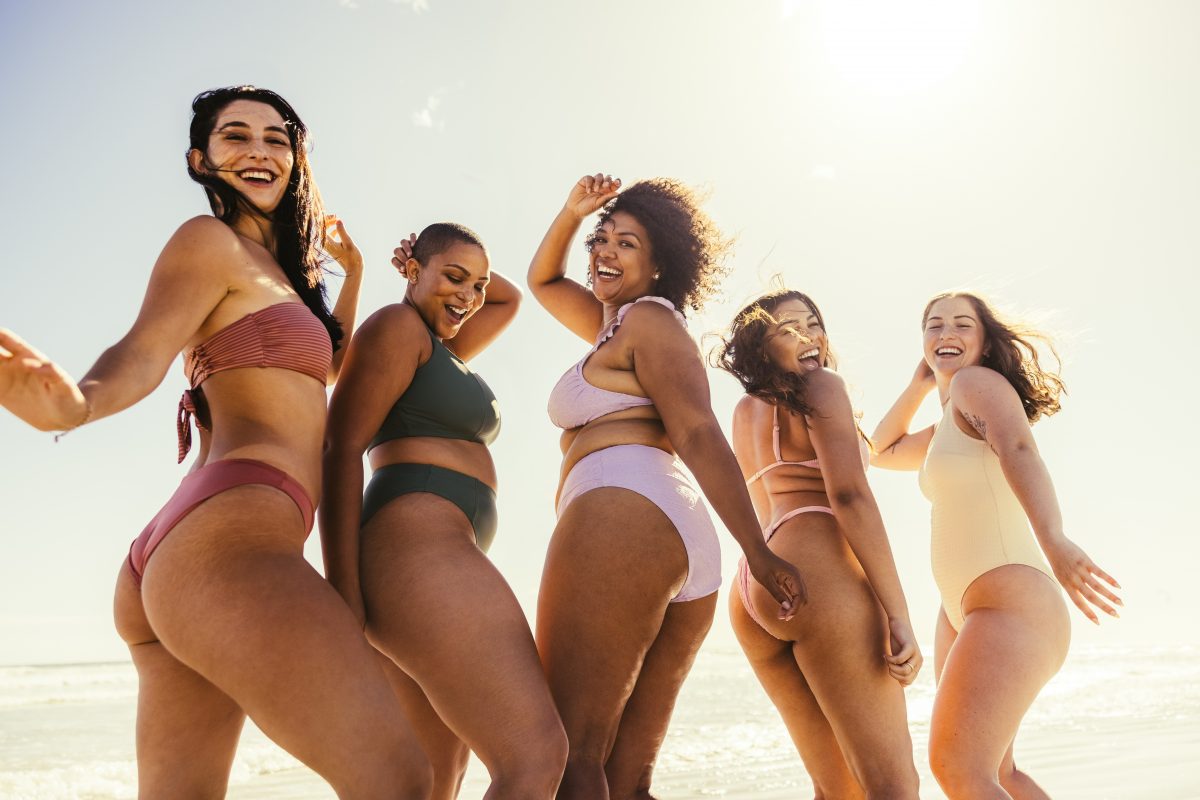 5 Bikini- und Badeanzug-Looks für den Strandurlaub