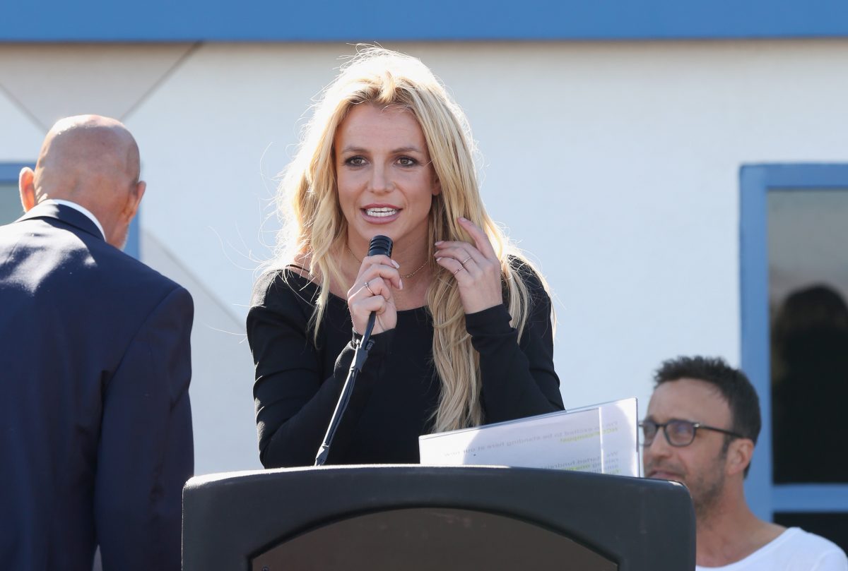 Bodyguard schlägt Britney Spears ins Gesicht als sie einen NBA-Spieler ansprechen will