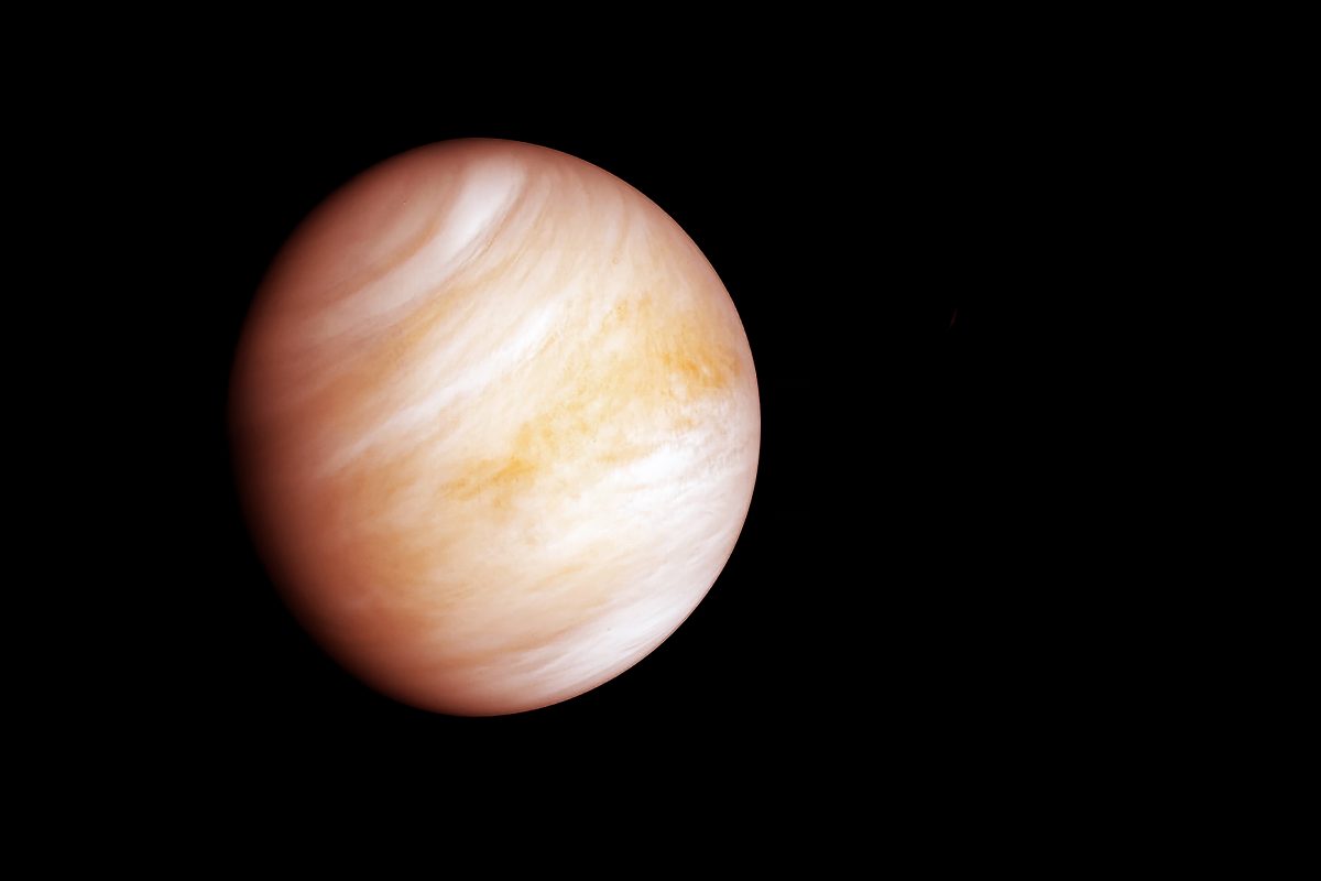 Venus ist rückläufig: So wirkt sich die Phase auf euer Liebesleben aus