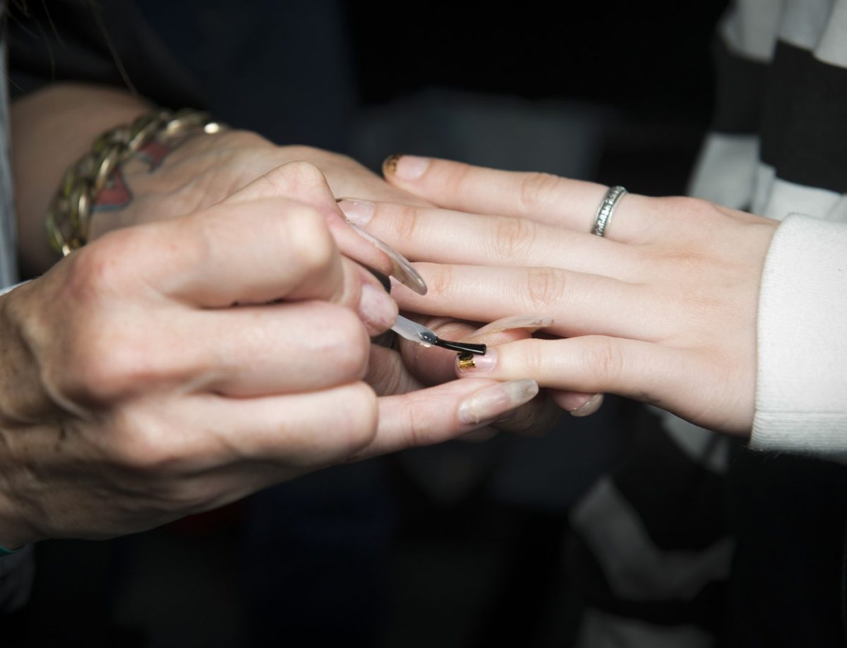 Fall French Nails: Hier kommt der perfekte Nageltrend für den Herbst