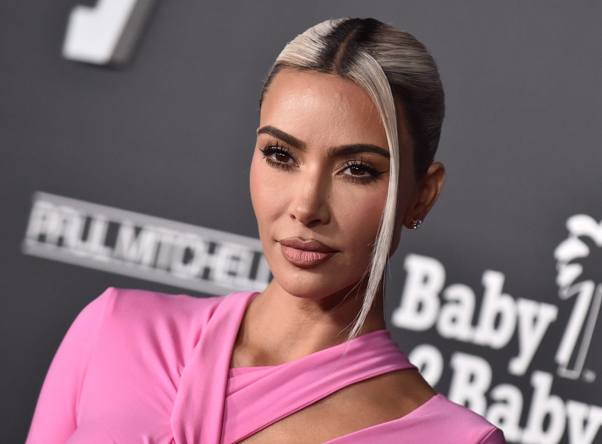 Kim Kardashian verkauft jetzt BHs mit integrierten Brustwarzen – und wir alle haben Fragen