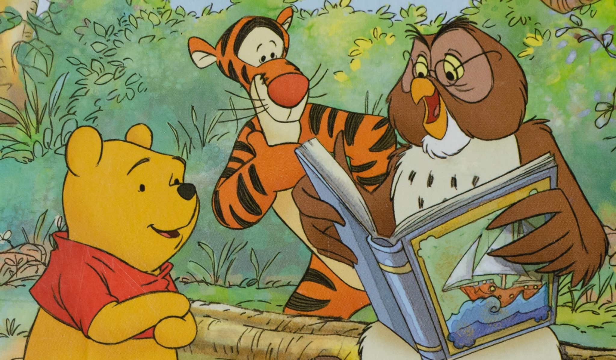 Lehrer zeigt Volksschülern