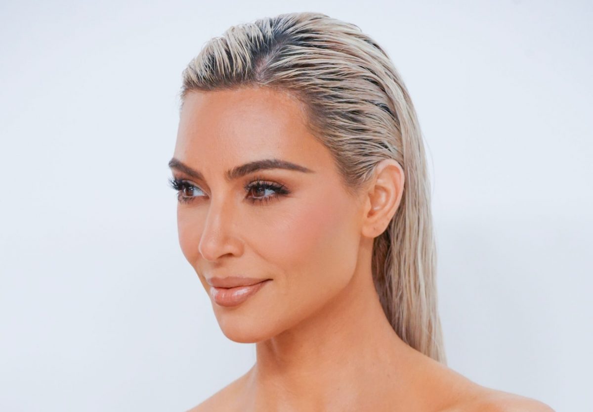 Doppelter Daumen? Kim Kardashian amüsiert das Netz mit neuem Photoshop-Fail