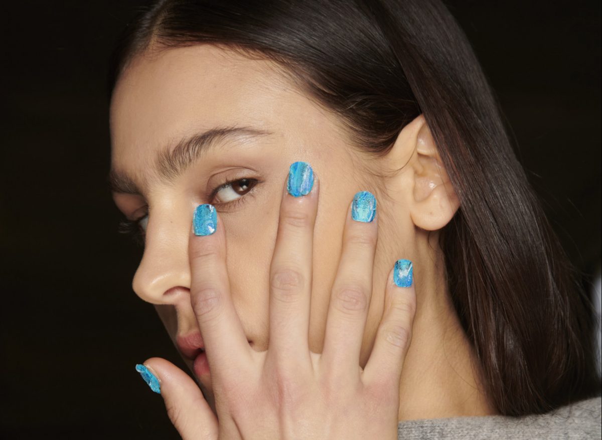 Glazed Porcelain Nails: So holen wir uns den Frühling auf unsere Nägel