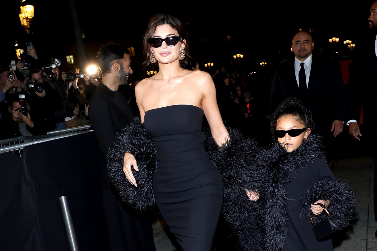 Iconic: Kylie Jenner im Partnerlook mit Tochter Stormi auf der Paris Fashion Week 