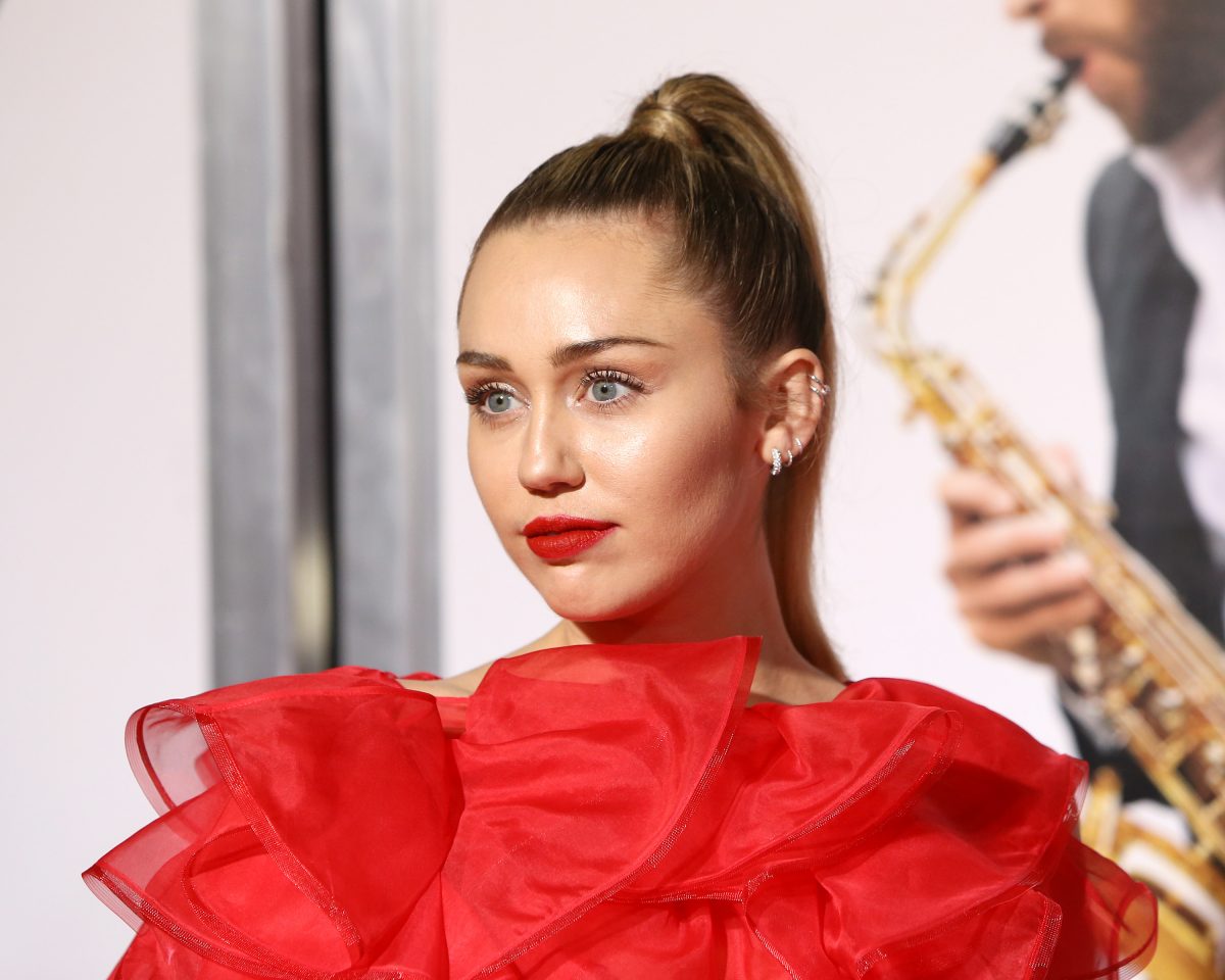 Mutmaßlicher Stalker von Miley Cyrus tauchte vor ihrem Haus mit Geschenk auf