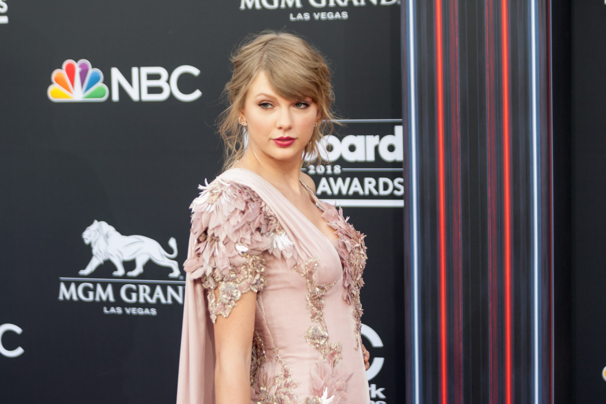 Musks Ki Grok: Taylor Swift – Diese Bilder Schockieren Das Netz! - ptb2cgi