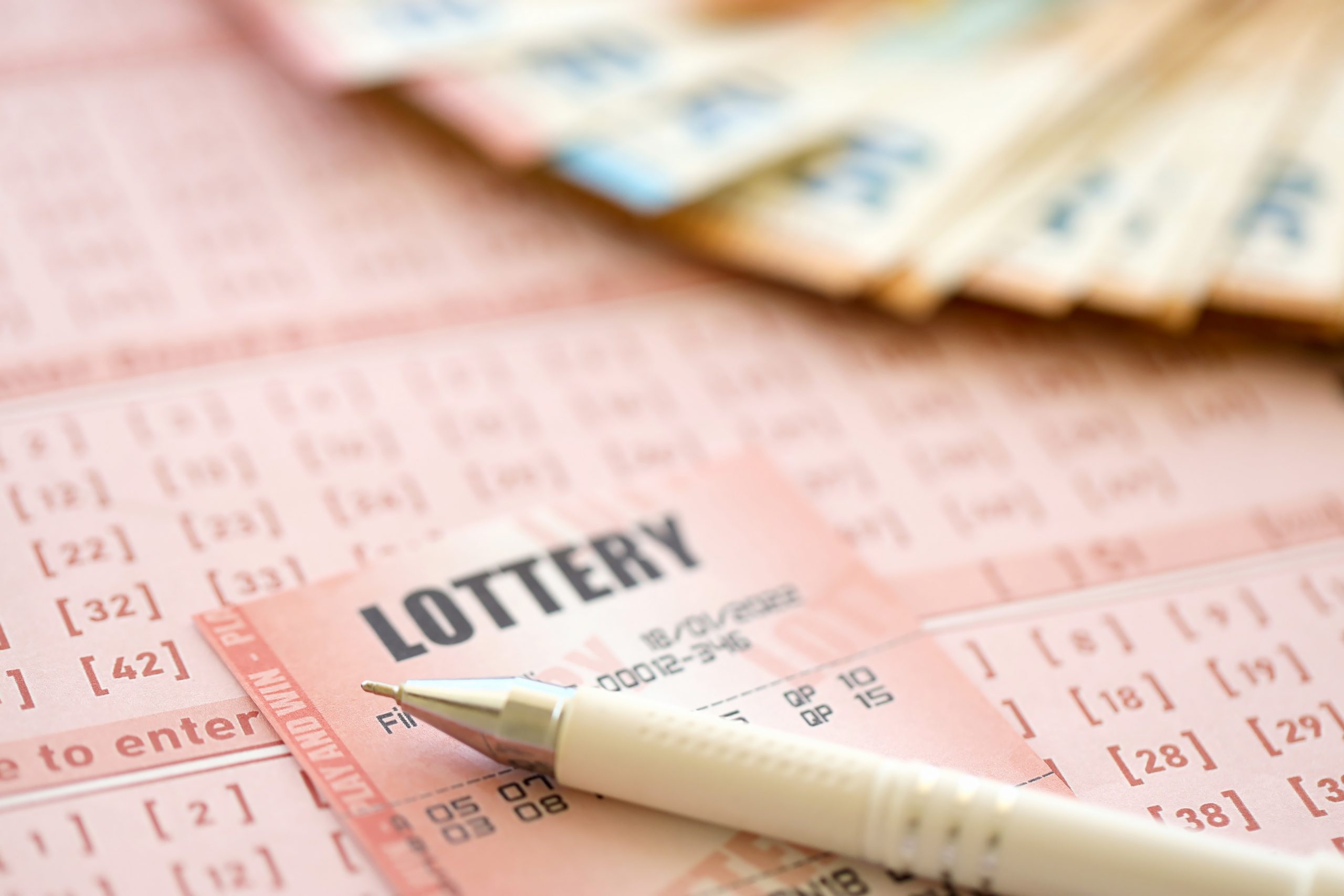 Wie Oft Gewinnt Jemand Im Lotto Frau gewinnt zu oft im Lotto: Lottofirma leitet Ermittlungen ein