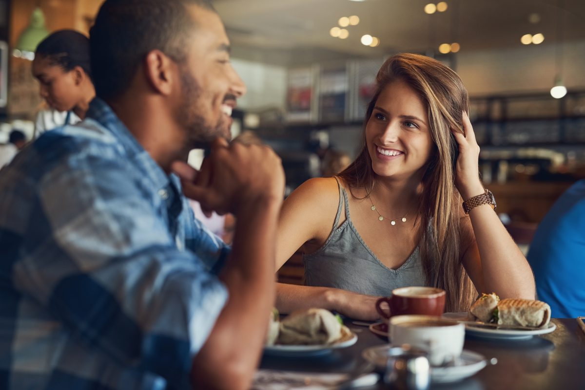 8 Fragen, die du beim ersten Date stellen solltest – laut Scheidungsanwälten